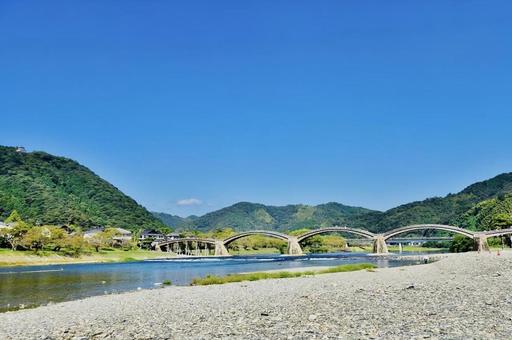 秋晴れの錦帯橋 秋晴れの錦帯橋 錦帯橋,秋晴れ,快晴の写真素材