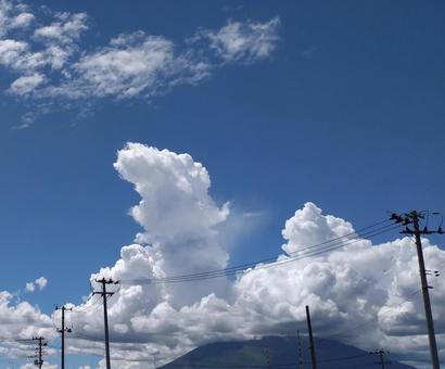 電線と空 電線と空の写真