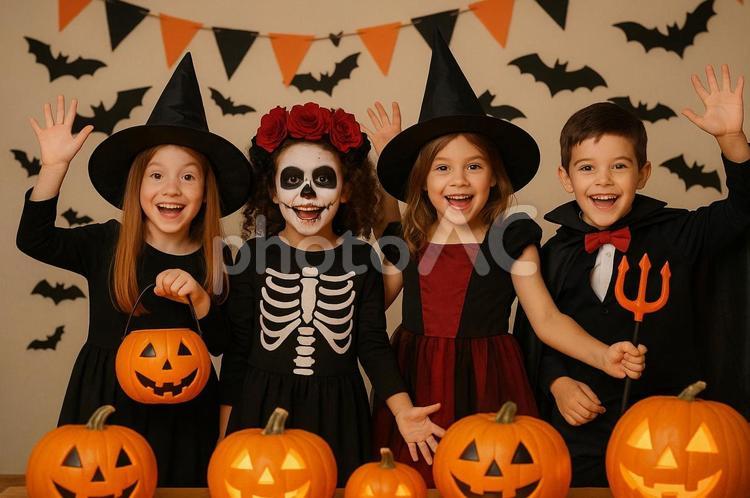 ハロウィンを楽しむ子どもたち ハロウィン,かぼちゃ,人物の写真素材