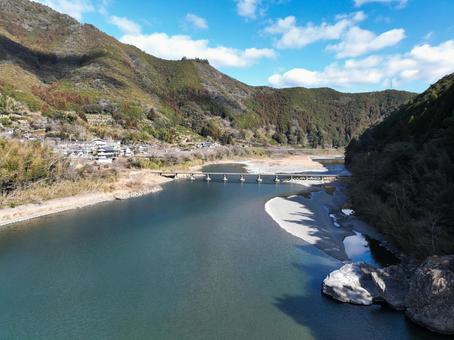 高知県越知町 仁淀川と片岡沈下橋 高知県越知町 仁淀川と片岡沈下橋 片岡沈下橋,沈下橋,橋の写真素材