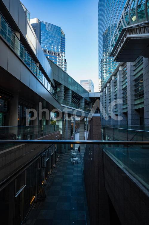 未来の世界のように広がる駅前の街 ビル,企業,空の写真素材