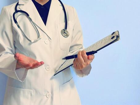 治療方法について説明する医師 医者,説明,セカンドオピニオンの写真素材