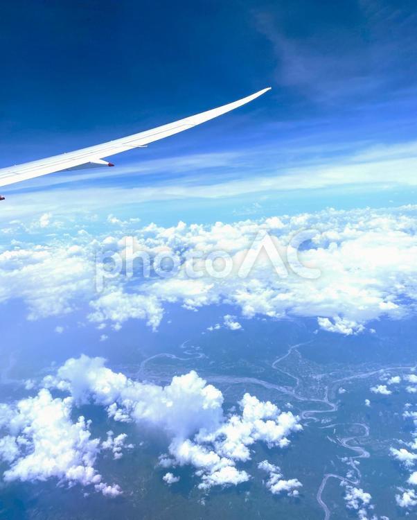飛行機からの風景　雲　翼 外国,雲,青空の写真素材