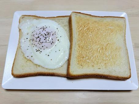食パンたまご 食パン,目玉焼き,たまごの写真素材