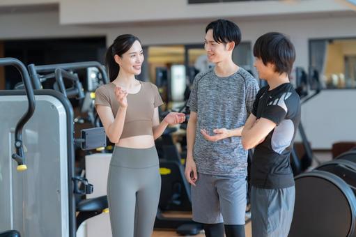 スポーツジムでトレーニングをする若い男女 スポーツジム,フィットネス,ダイエットの写真素材