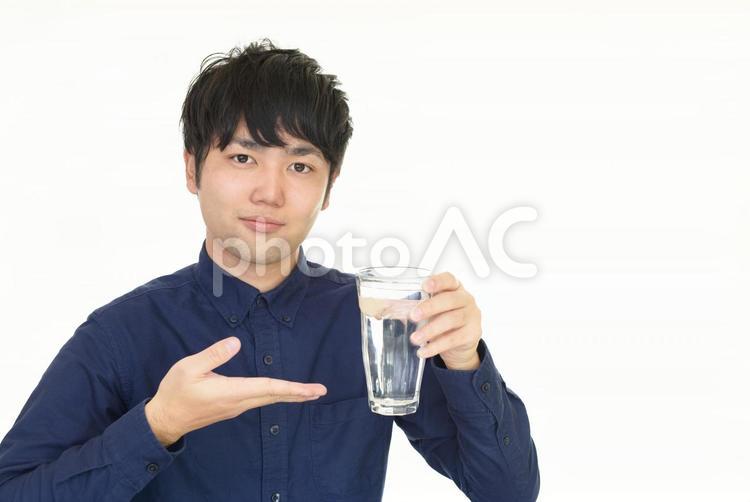 水分補給をする男性 男性,健康,水の写真素材