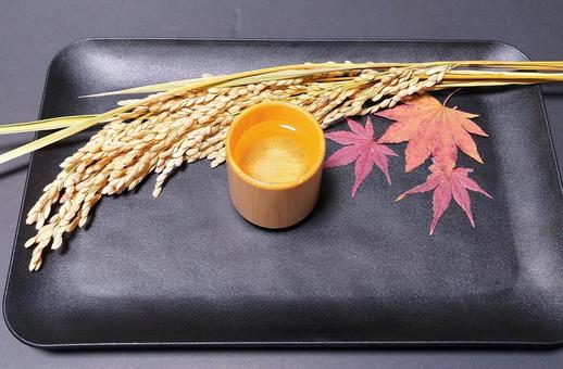 秋イメージ/新米・稲穂と日本酒 稲穂,日本酒,酒の写真素材