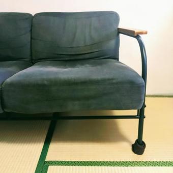 和室に置いたソファー 和室に置いたソファー 室内,リビング,住宅の写真素材