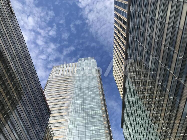 東京の高層ビルと青空、ビジネスイメージ ビジネス,ビル,高層の写真素材
