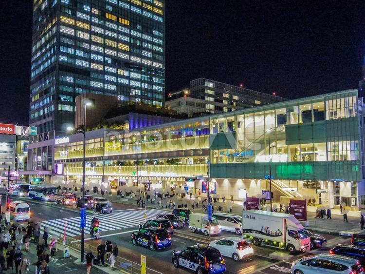 【東京都】新宿駅南口 新宿,夜,夜景の写真素材
