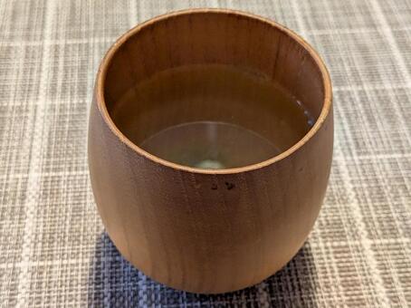 大雪前の日曜日に木製湯呑みで飲んだ朝茶 緑茶,お茶,湯呑みの写真素材