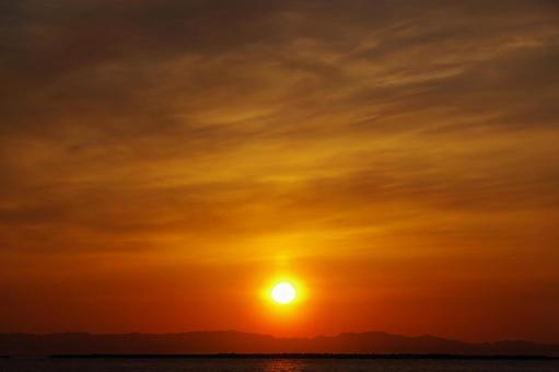 赤い夕陽 赤い夕陽の写真