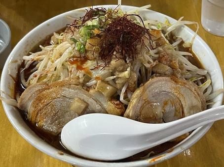 二郎系ラーメン 二郎系ラーメン もやし,豚骨スープ,豚骨ラーメンの写真素材