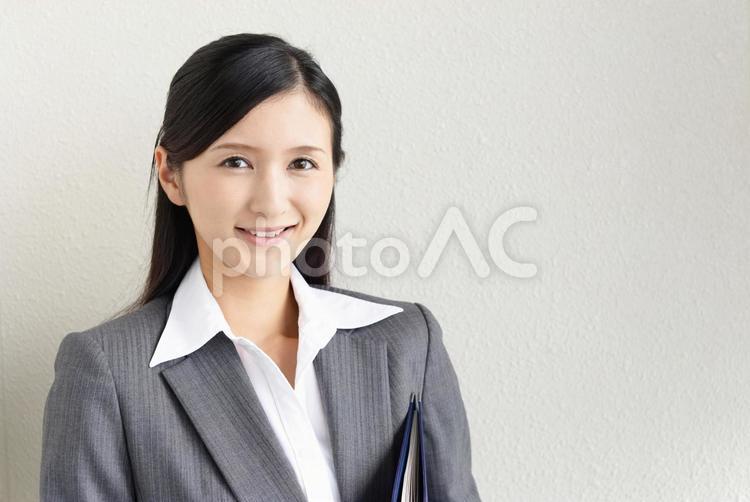 微笑むビジネスウーマン 女性,ビジネスウーマン,仕事の写真素材