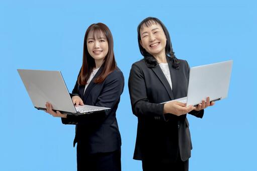 笑顔のビジネスウーマン 女性,ビジネスウーマン,スーツの写真素材