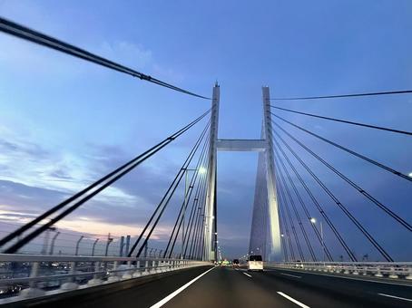夕暮れの高速道路 道,空,橋の写真素材
