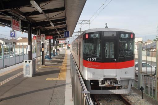 山陽網干駅1番線に停車する6000系 山陽網干駅1番線に停車する6000系の写真