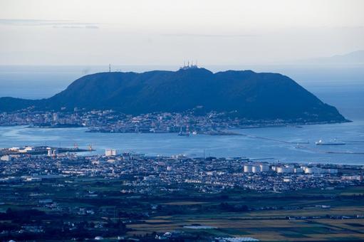 函館山と港の静かな朝景 函館山と港の静かな朝景 函館山,港,函館の写真素材