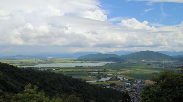初秋の八幡城北の丸跡から安土城址を眺める 初秋の八幡城北の丸跡から安土城址を眺める 西の湖,安土城址,八幡城の写真素材
