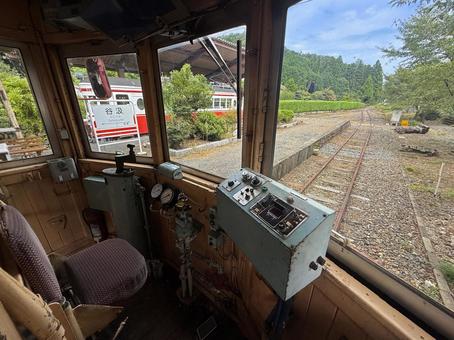 古い電車の運転席(モ514)_2 古い電車の運転席(モ514)_2 電車,古い,路面電車の写真素材