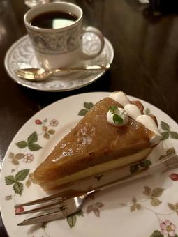 タルト・タタンとコーヒーのティータイム タルトタタン,アップルタルト,りんごタルトの写真素材