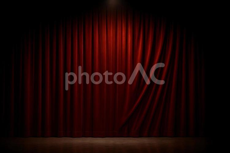 柔らかな光が描く奥行きある劇場幕の陰影美 劇場幕,赤色,閉幕の写真素材