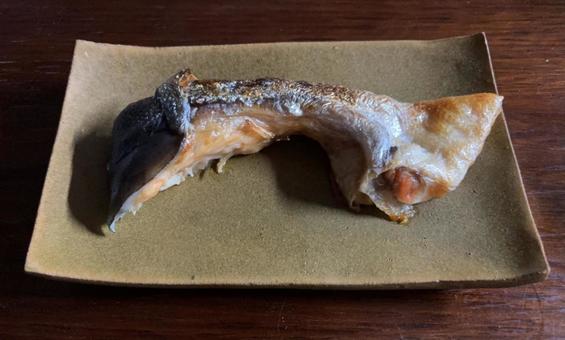R7.07.08 銀鮭カマ焼き 1 R7.07.08 銀鮭カマ焼き 1の写真