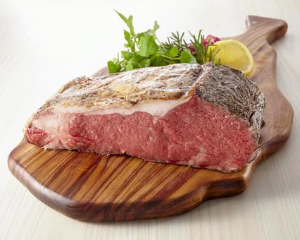 ローストビーフ塊肉 ローストビーフ塊肉 ローストビーフ,シズル感,肉料理の写真素材
