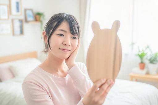 嬉しそうな女性 嬉しそうな女性 女性,美容,スキンケアの写真素材