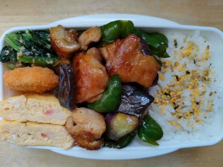 Sweet and spicy stir-fried chicken, eggplant and green peppers bento!, JPG