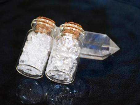 ポイントとさざれ水晶 水晶,さざれ石,ポイントの写真素材