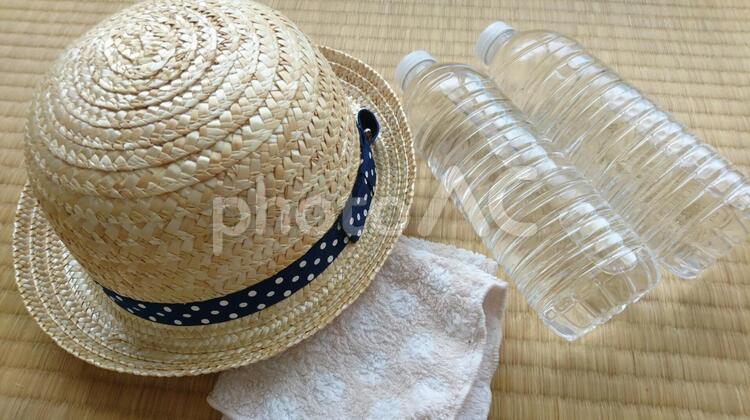 熱中症に注意 わら,籐,ベージュの写真素材