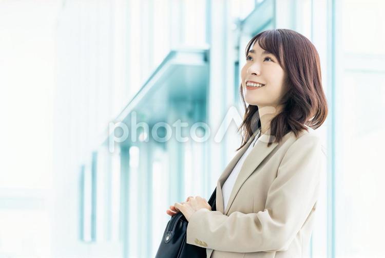 やる気に満ちた笑顔のビジネスウーマン 女性,ビジネス,人物の写真素材