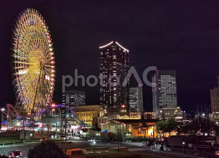 夜の観覧車（みなとみらい）2。 みなとみらい,街並み,横浜の写真素材