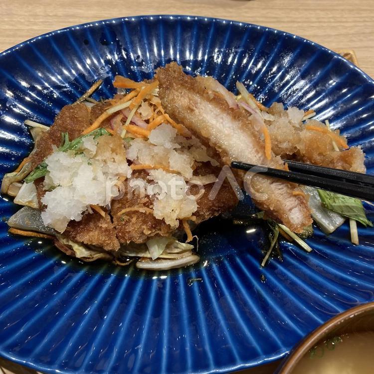 野菜たくさんおろしカツ 外食,おろしカツ,豚カツの写真素材