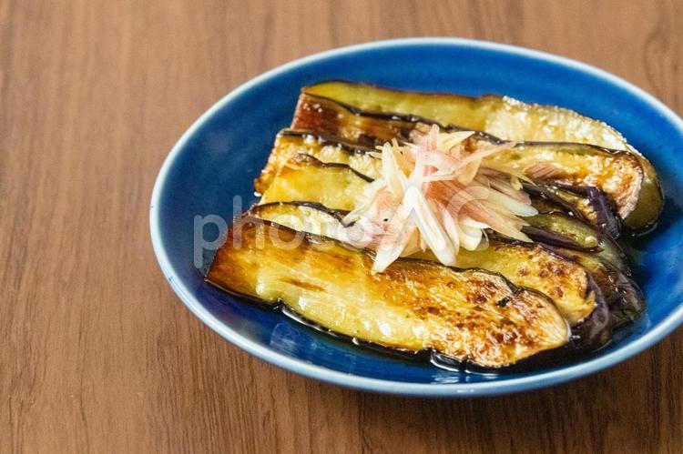 焼きナスの煮浸しとミョウガ なす,ナス,茄子の写真素材