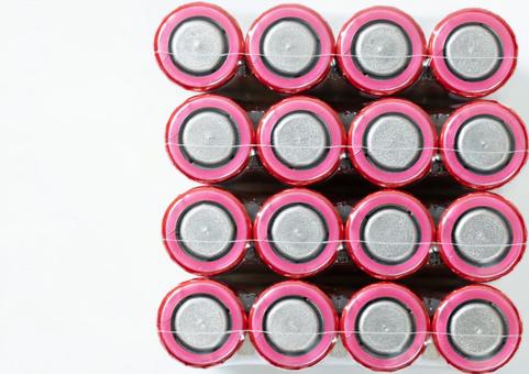 赤いパッケージの電池のマイナス極 電池,リチウムイオン,バッテリーの写真素材