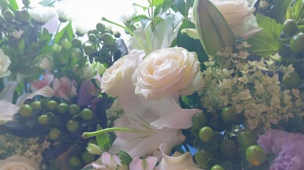 白薔薇と白百合の花束1 白薔薇と白百合の花束1 バラ,ゆり,てっぽうゆりの写真素材