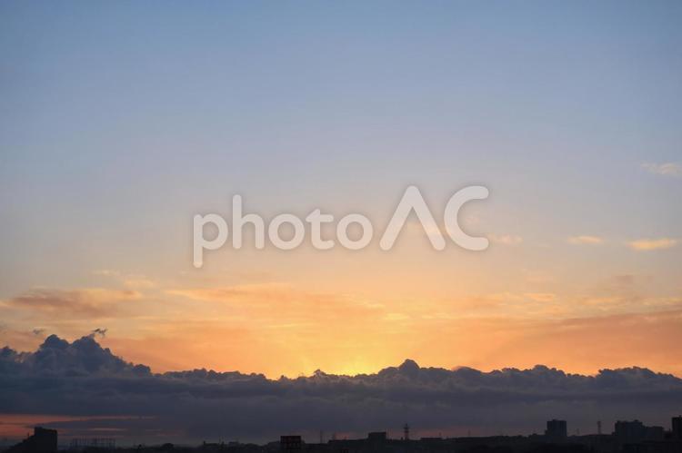 朝焼け　日の出　dawn  朝焼け,夜明け,朝焼け雲の写真素材