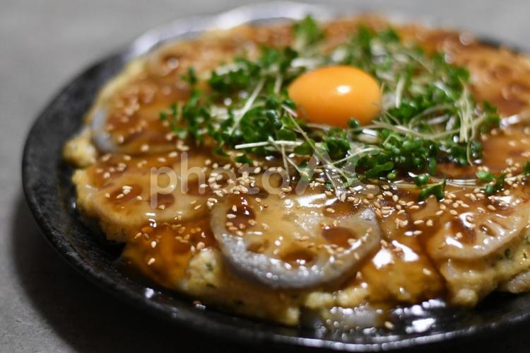 蓮根とつくね焼 つくね,卵黄,つくね焼の写真素材
