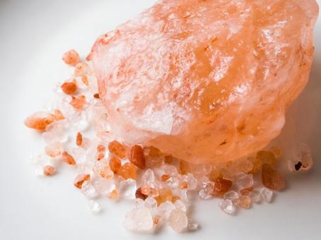 ピンクソルトの塊 岩塩,天然岩塩,ピンクソルトの写真素材