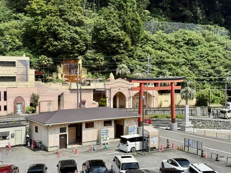 高尾山口麓氷川神社の鳥居　2025年夏 氷川神社,鳥居,鉄道の写真素材