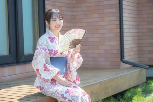 扇子と浴衣の女性 扇子と浴衣の女性 浴衣,女性,扇子の写真素材