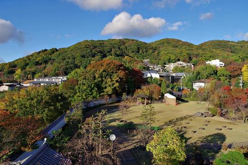 池田城天守から見下ろす庭園 池田城天守から見下ろす庭園 池田城跡公園,芝生広場,庭園の写真素材