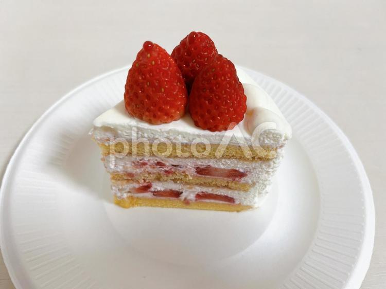 ショートケーキ　いちご　食べ物 いちご,ショートケーキ,生クリームの写真素材
