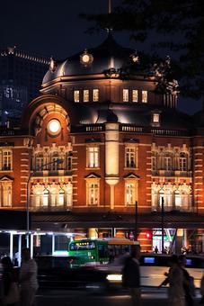 ライトアップされた東京駅の丸の内駅舎 東京駅,丸の内駅舎,ライトアップの写真素材