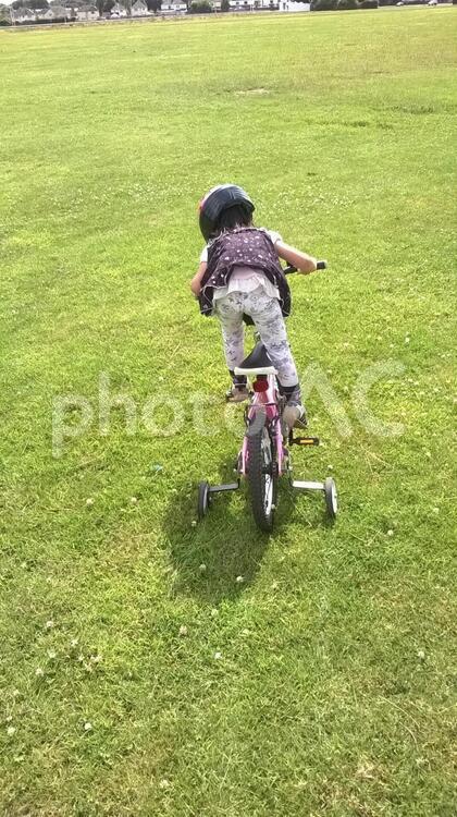 自転車　練習 イギリス,ウェールズ,ロンドンの写真素材