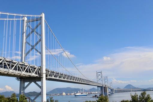 瀬戸内海越しに見える四国 瀬戸内海越しに見える四国の写真