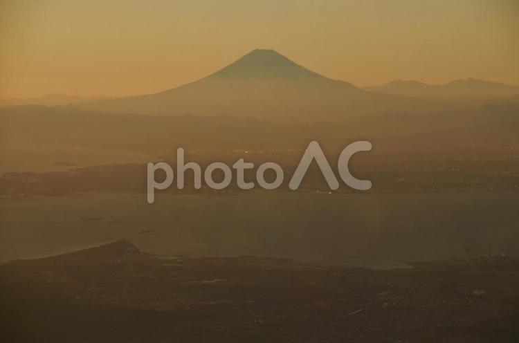 夕暮れのシルエット富士201604 空撮,富士山,夕暮れの写真素材