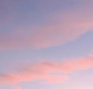 夏の淡い夕空のテクスチャ 夏の淡い夕空のテクスチャの写真